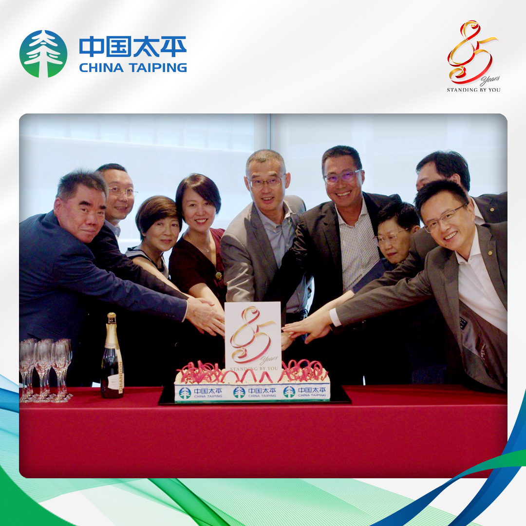 01-birthday-cake-cutting