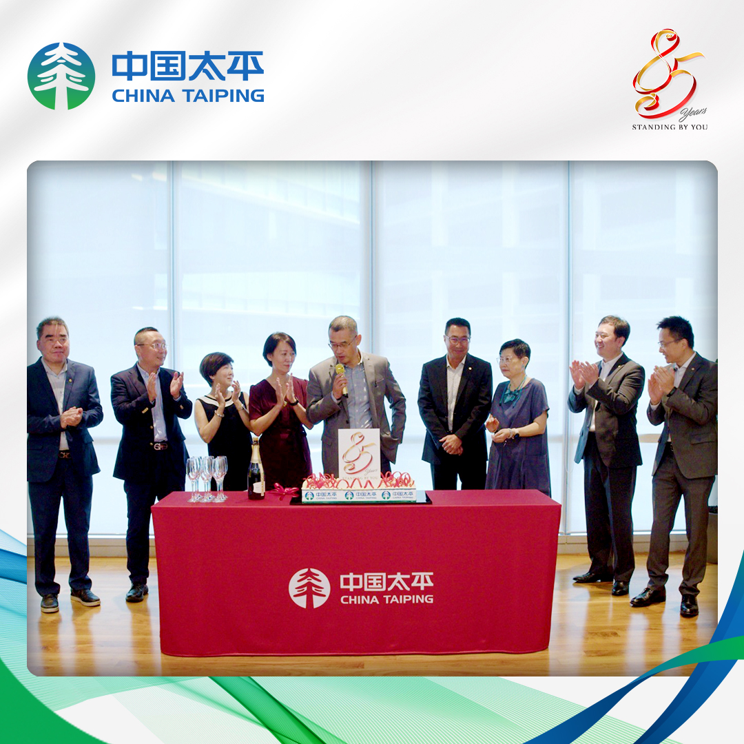 02-birthday-cake-cutting