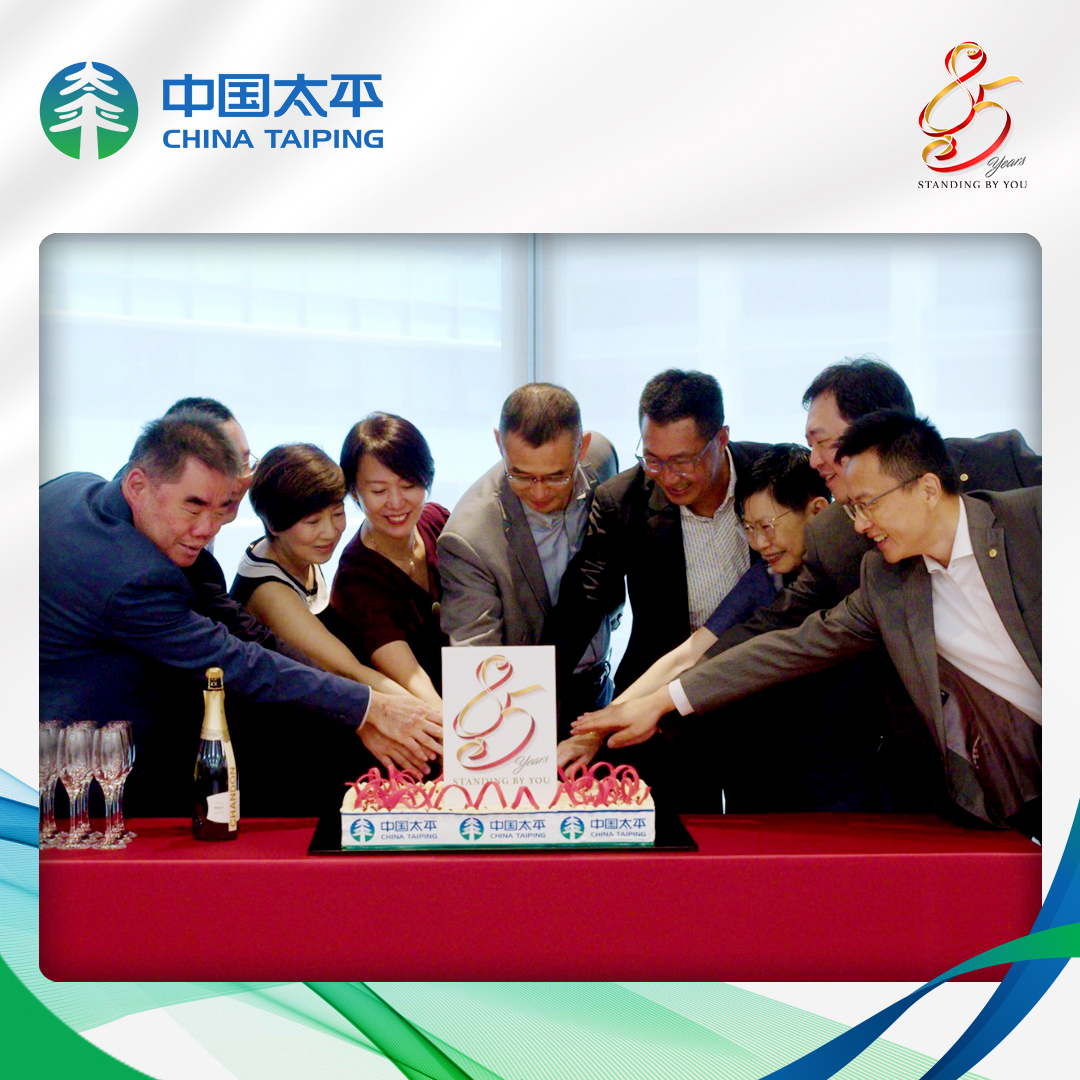 03-birthday-cake-cutting